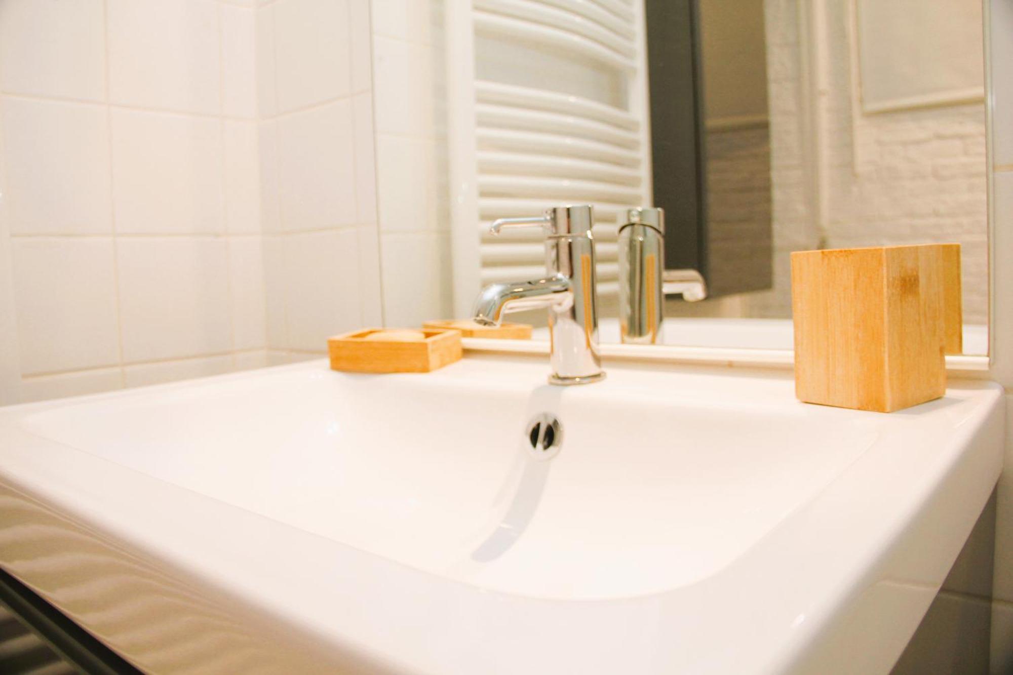 Appartement Climatise Parking Gratuit Surveille อาวีญง ภายนอก รูปภาพ