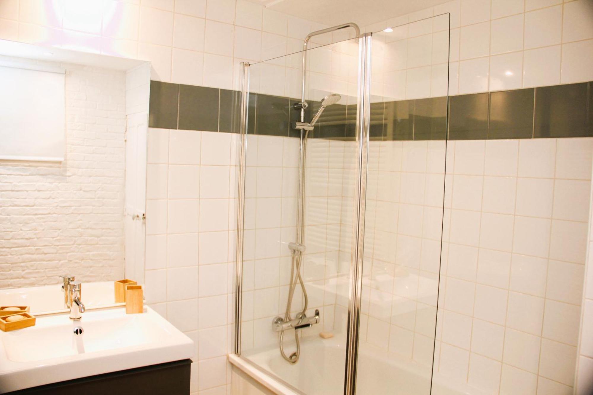 Appartement Climatise Parking Gratuit Surveille อาวีญง ภายนอก รูปภาพ